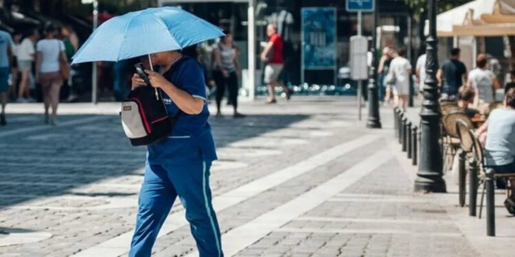 Persona sudando bajo el sol intenso en Córdoba