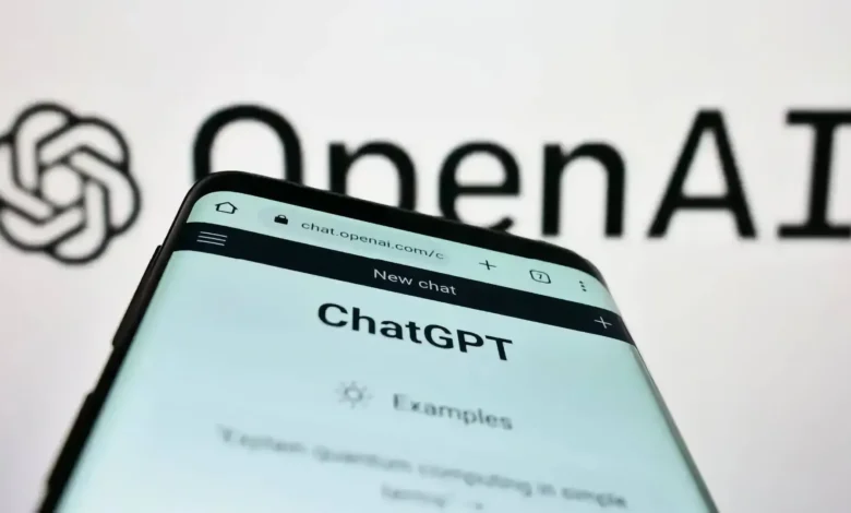 Imagen de una persona conversando con ChatGPT en una pantalla de computadora