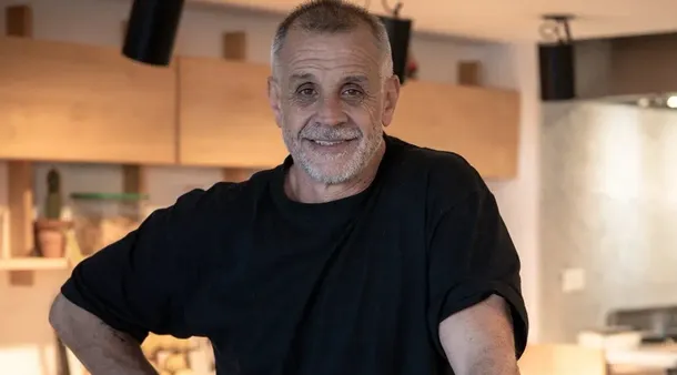 Christian Petersen sonriendo después de recibir el alta médica