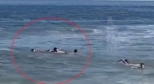 Familia Demichelis siendo rescatada en Punta del Este