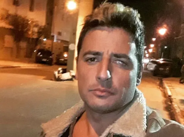 Diego Mesaglio sonríe después de recibir la noticia del trasplante de córnea