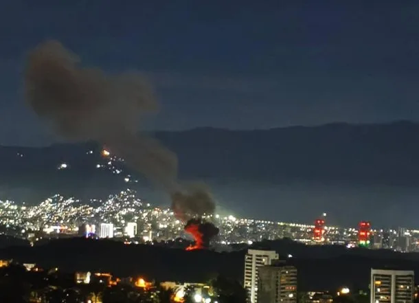 Nicolás Maduro es trasladado por fuerzas estadounidenses después de su captura en Venezuela