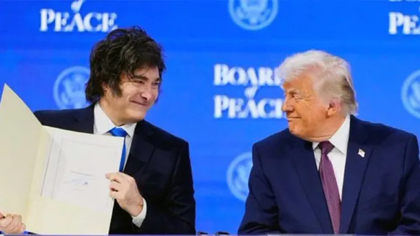 Javier Milei firma la integración argentina al Consejo de la Paz de Donald Trump.