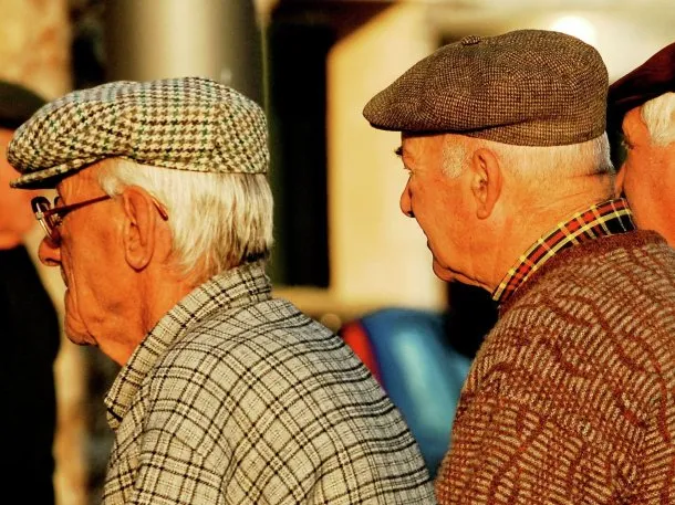 Jubilados manifestándose en la calle