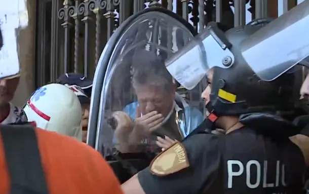 Imagen de una protesta de jubilados en el Congreso con policías presentes