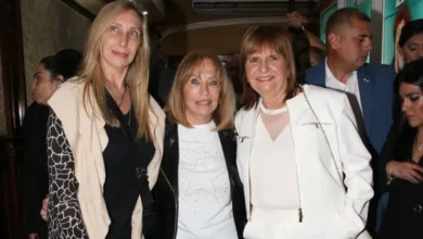 Karina Milei y Patricia Bullrich en la obra de teatro
