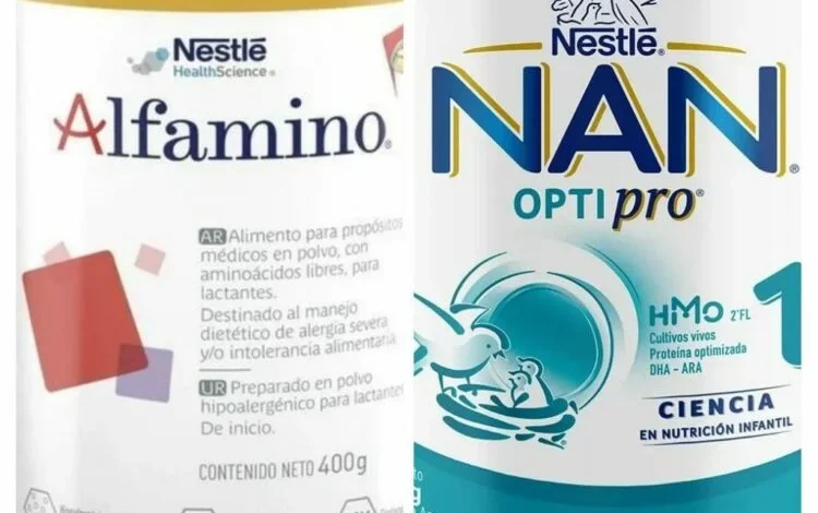 Foto de una leche infantil de Nestlé con un sello de retiro en el paquete