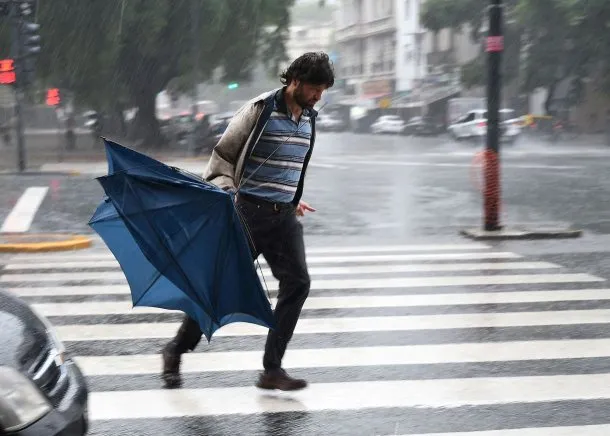 Lluvias y vientos fuertes en el AMBA