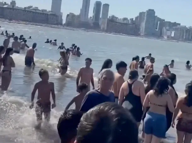 Imagen de la costa de Mar del Plata después del 'mini tsunami'