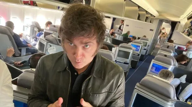 Imagen de Javier Milei sonriendo durante un evento público