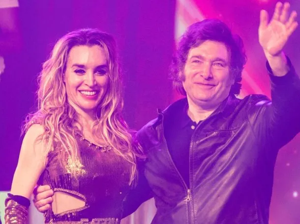 Javier Milei y Fátima Florez en el teatro de Mar del Plata