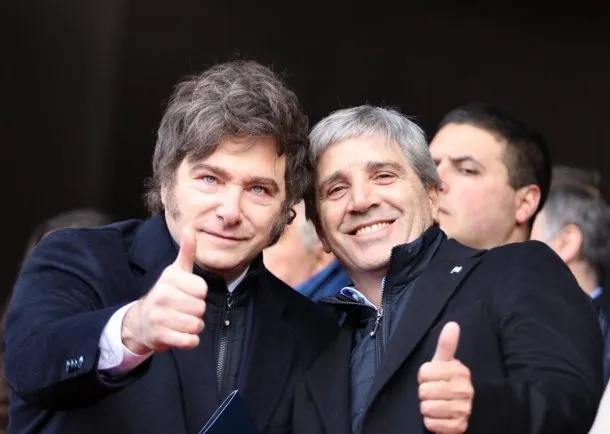 Imágenes de Javier Milei y Luis Caputo en una reunión