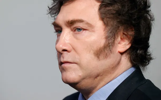 Milei en una reunión con su equipo