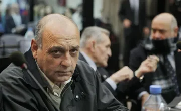 Imagen de Raúl Guglielminetti en una reunión con otros ex militares