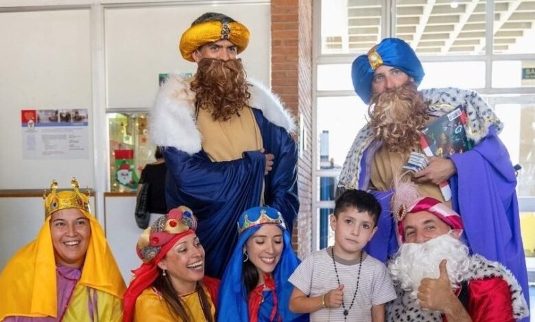 Los Reyes Magos visitan a niños en un hospital infantil de Córdoba