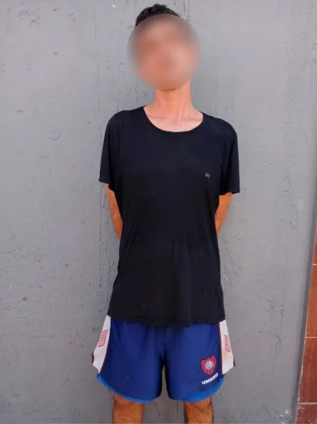 Imagen de un punguista detenido por la policía en el barrio de Flores