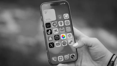 Imagen de un móvil con una pantalla de bloqueo, representando la recuperación de datos de un dispositivo de un ser querido fallecido