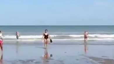 Imagen de destrucción en la playa de Mar del Plata después del 'mini tsunami'