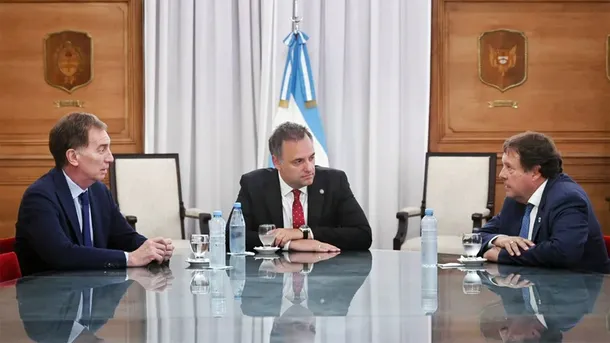 Diego Santilli, Manuel Adorni y Alberto Weretilneck en Casa Rosada