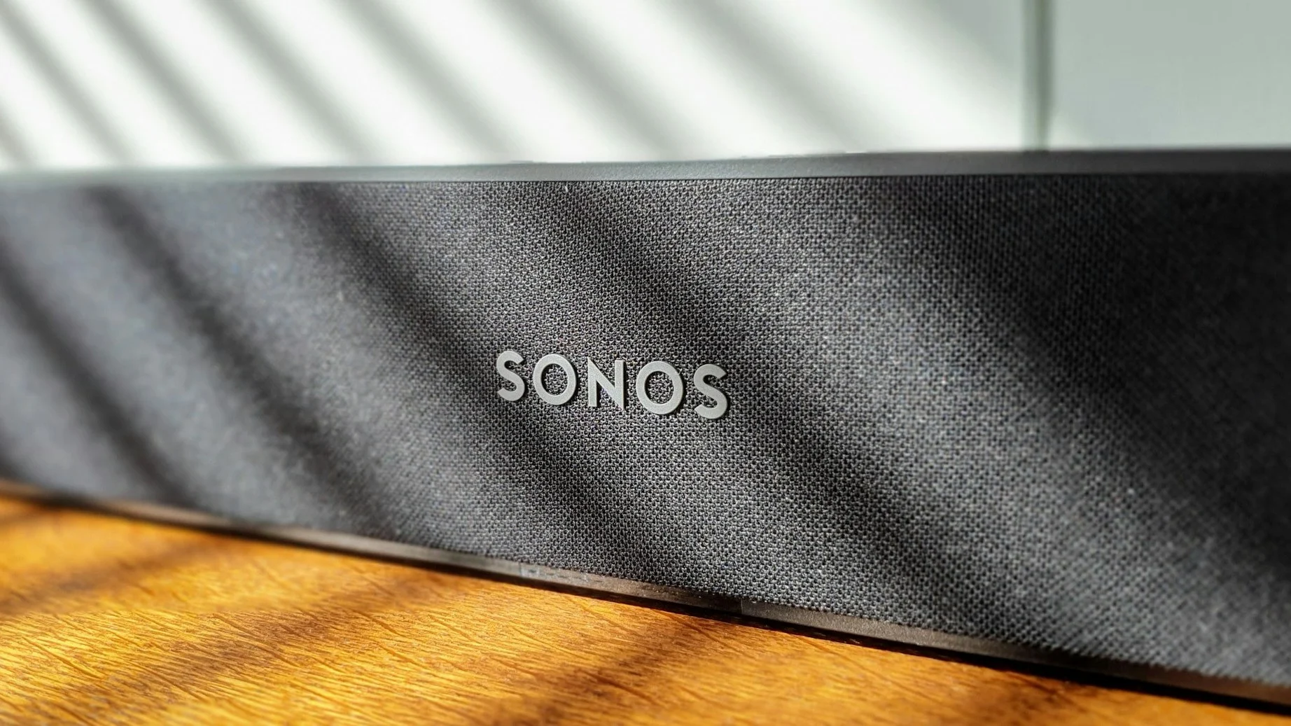 Imagen del Sonos Amp Multi, mostrando su diseño elegante y minimalista