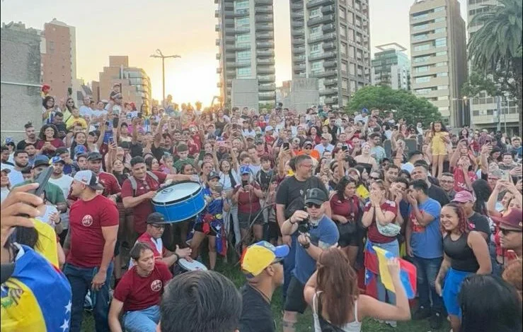 Imagen de la concentración en Córdoba tras la captura de Nicolás Maduro