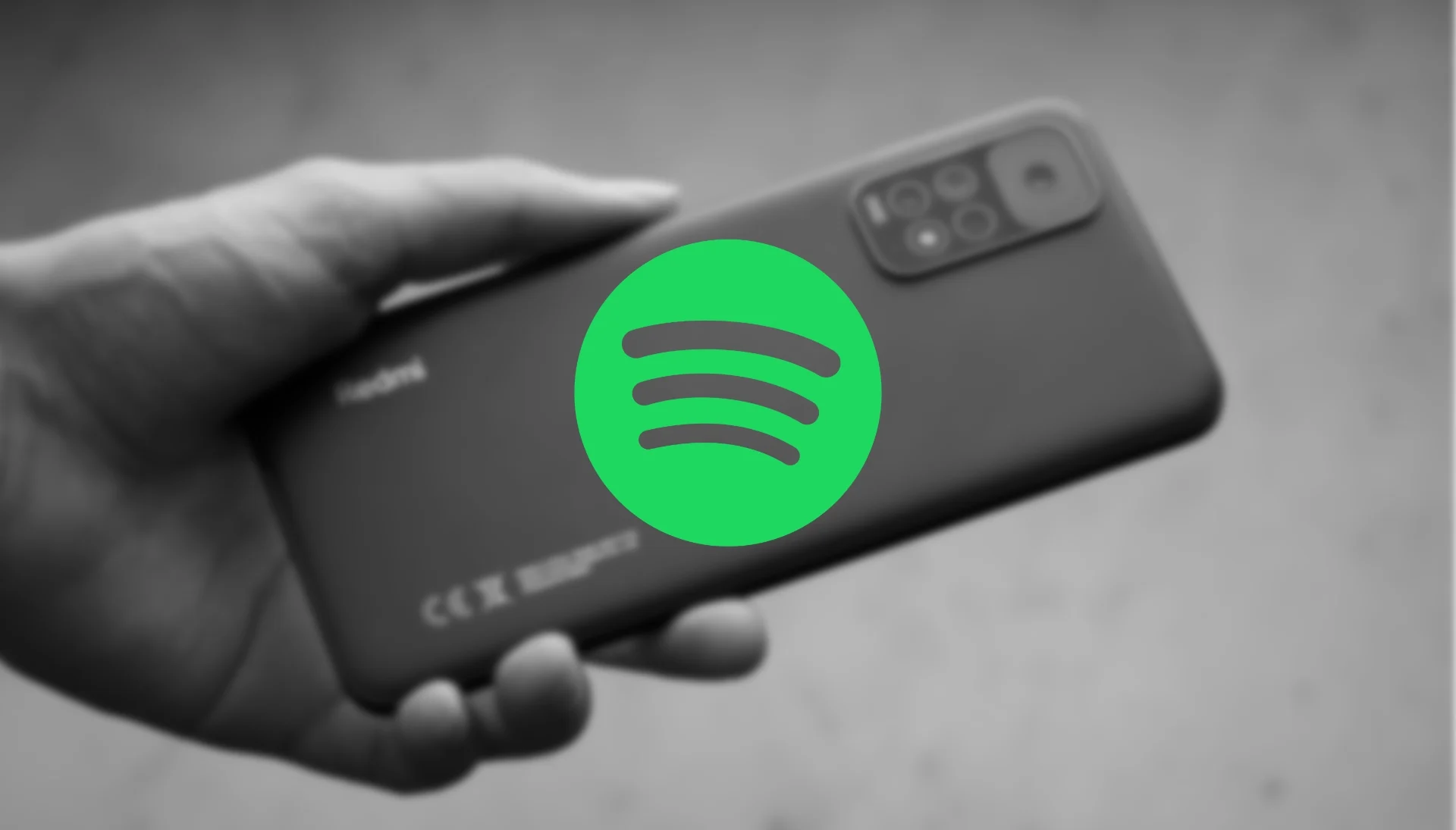 Imagen de un móvil con la aplicación de Spotify abierta