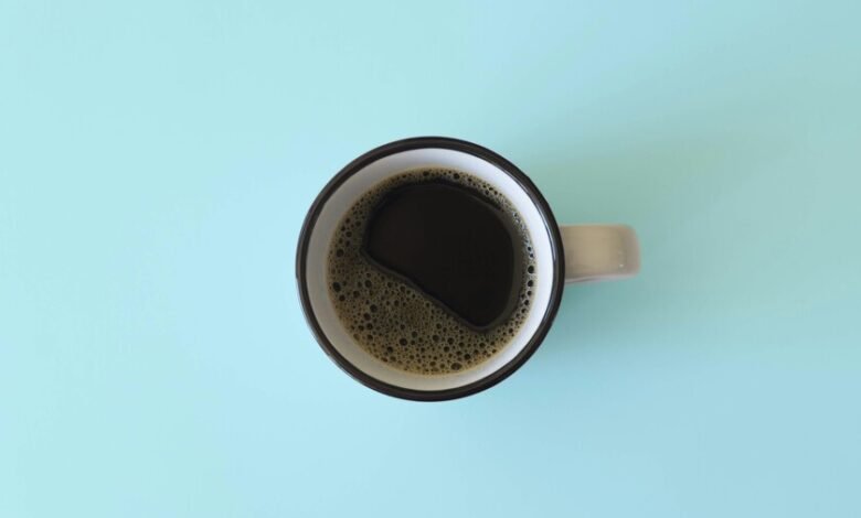 Taza de café sobre una mesa