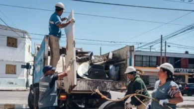 Camión de recolección de basura en un barrio de Córdoba