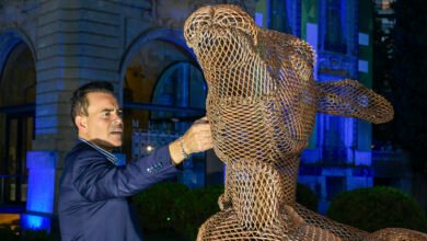 Imagen de las esculturas en el parque del Museo Evita Palacio Ferreyra