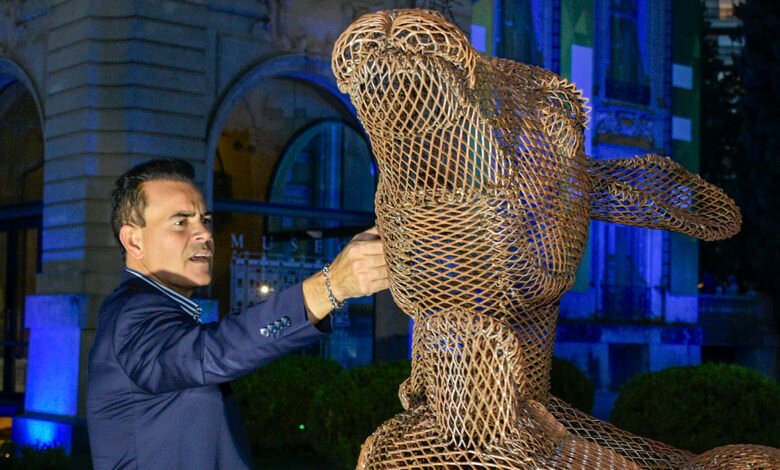 Imagen de las esculturas en el parque del Museo Evita Palacio Ferreyra