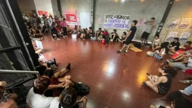 Estudiantes de la UNC protestando en el Pabellón Bolivia