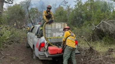 Bomberos cordobeses en acción contra incendios en Chubut
