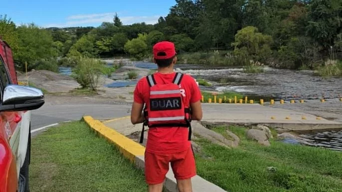 Río Cosquín con alto caudal después de tormentas en Córdoba