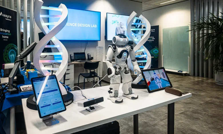 Imagen de LaCabina de Telefónica, mostrando su interior con diversas tecnologías y dispositivos