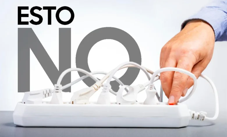 Regleta con varios electrodomésticos enchufados