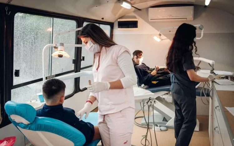 Equipo médico en un centro de salud de Córdoba