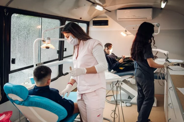Equipo médico en un centro de salud de Córdoba