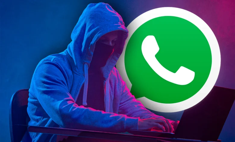 Imagen de un teléfono móvil con el logo de WhatsApp y Instagram bloqueados