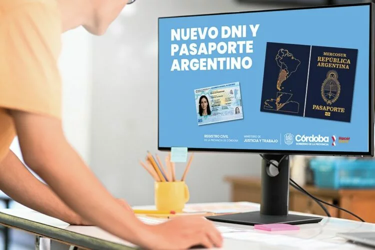 Imagen del nuevo DNI electrónico con chip y código QR