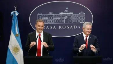 Manuel Adorni y Pablo Quirno firman el acuerdo comercial con EEUU