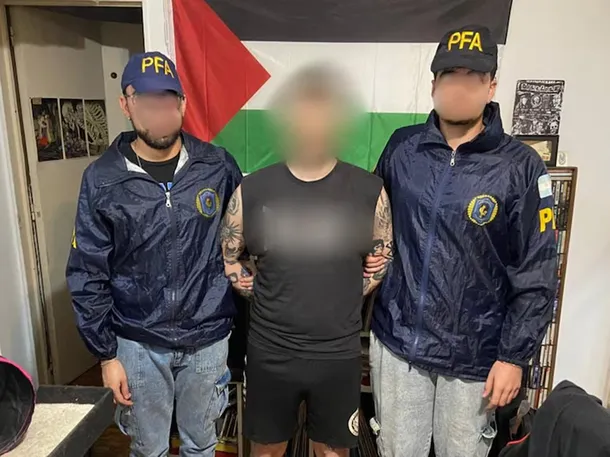 Imagen de un militante Antifa detenido