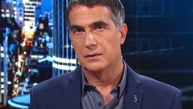 Antonio Laje durante una transmisión en vivo de A24