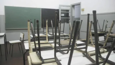 Docentes en asamblea discutiendo la oferta salarial