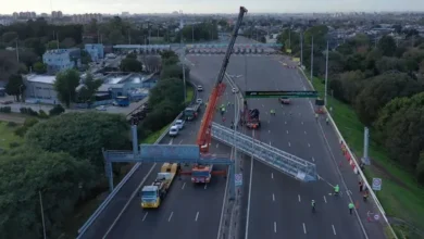 Autopista 25 de Mayo con tráfico intenso