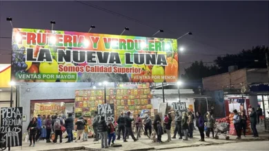 Imagen de la verdulería 'La Nueva Luna' con sus productos frescos y el nuevo sistema de autoservicio