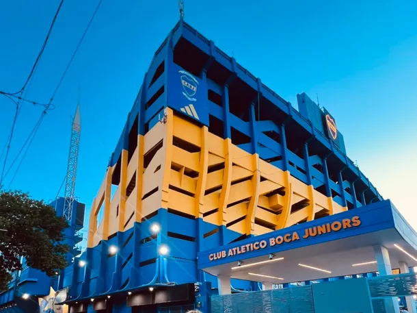 Imagen de La Bombonera llena de gente durante un partido de fútbol