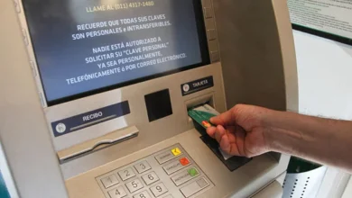 Docentes y empleados estatales protestan en Córdoba por descuentos ilegales en sus salarios