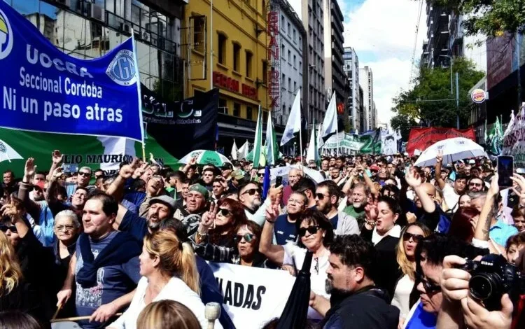 Trabajadores en una movilización contra la reforma laboral