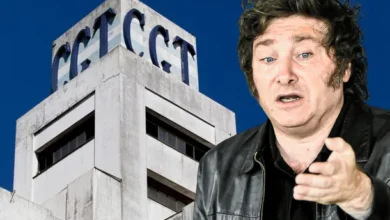 Imagen de manifestantes en la calle con banderas de la CGT