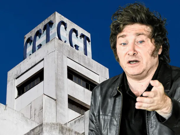 Imagen de manifestantes en la calle con banderas de la CGT